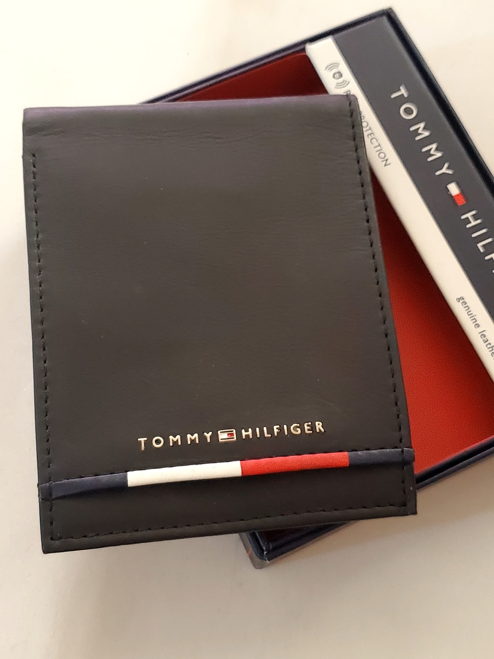 Tommy Hilfiger Mens Navy Leather Slimfold RFID Wallet   Red-White-Blue 4"x5" New